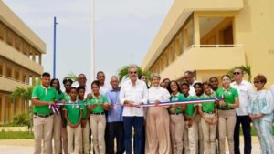 Abinader inaugura un centro educativo en San Pedro de Macorís (Fuete Externa )