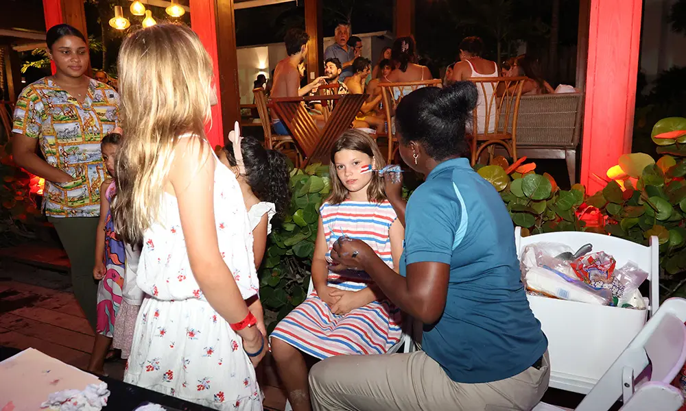En el encuentro festivo en Casa de Campo, los niños se pintaron las caritas con la bandera estadounidense.