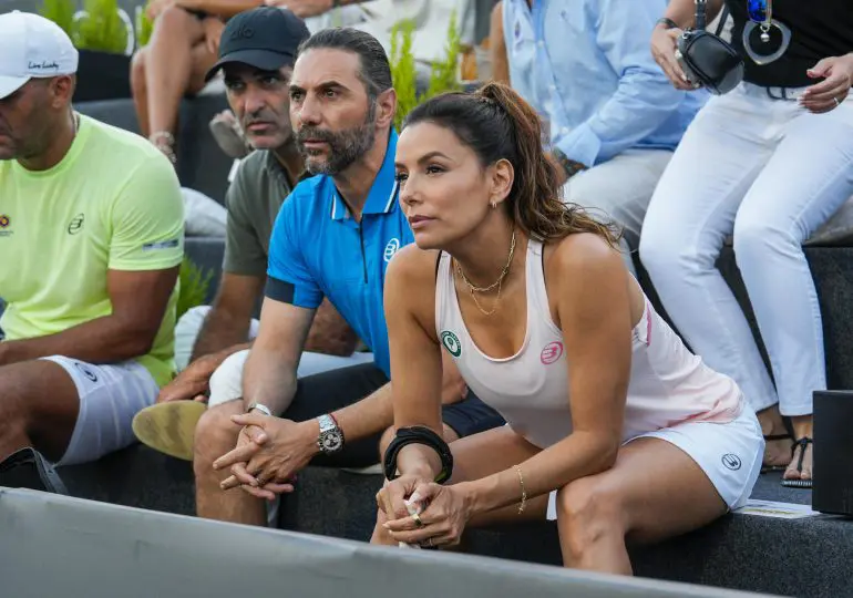 Actores y deportistas acuden a torneo de pádel benéfico con Eva Longoria como anfitriona