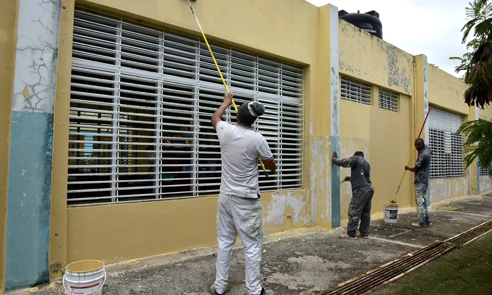 Las escuelas inician el programa de mantenimiento de cara al nuevo año escolar.