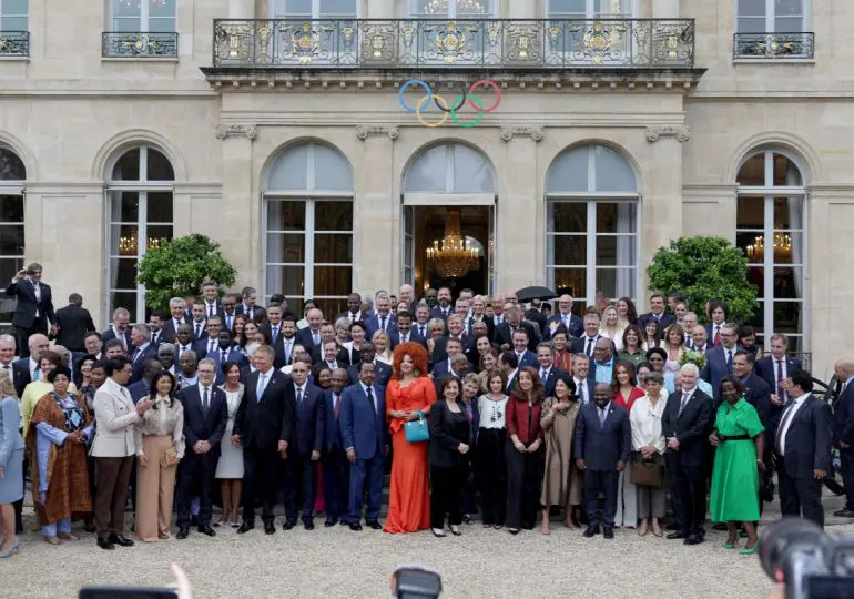 Macron recibe a los jefes de Estado extranjeros antes de la ceremonia olímpica