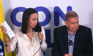 María Corina Machado habla durante rueda de prensa junto al candidato a la presidencia de Venezuela Edmundo González Urrutia este lunes, tras los comicios este 28 de julio, en Caracas (Venezuela). EFE/ Manuel Díaz