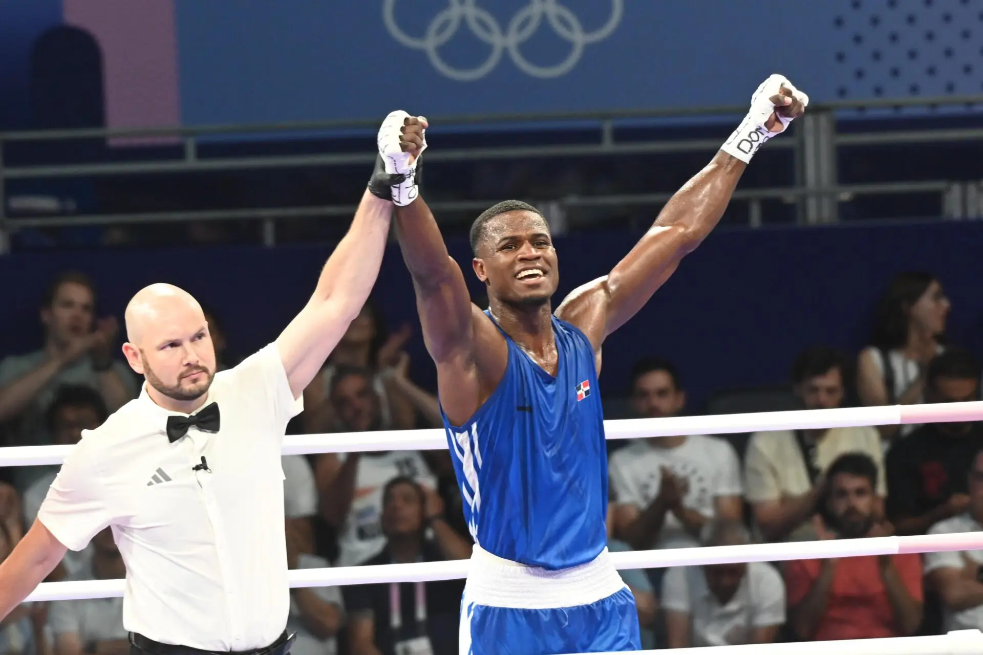 Cristian Pinales ganó y avanza a cuartos de final en París 2024