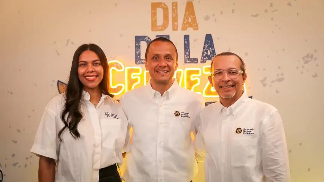 Ana María Martínez, Fabián Suárez y Luis Álvarez, ejecutivos de Cerveceria Nacional Dominicana. FUENTE EXTERNA