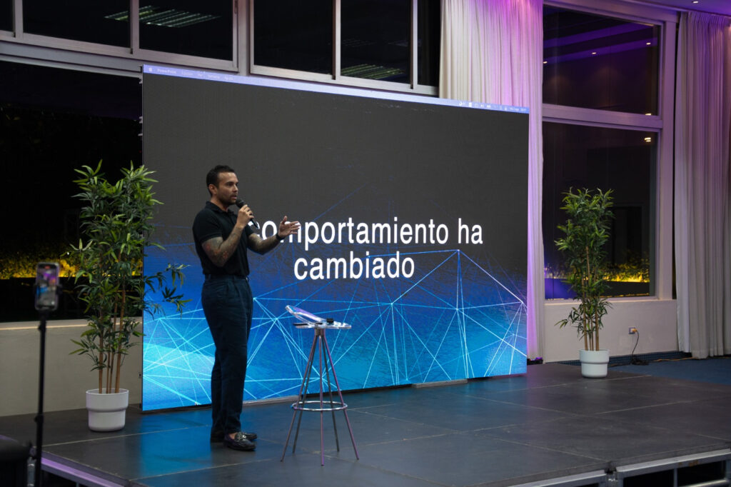 Realizan calentamiento de Festival Creadores de Contenido en Santiago