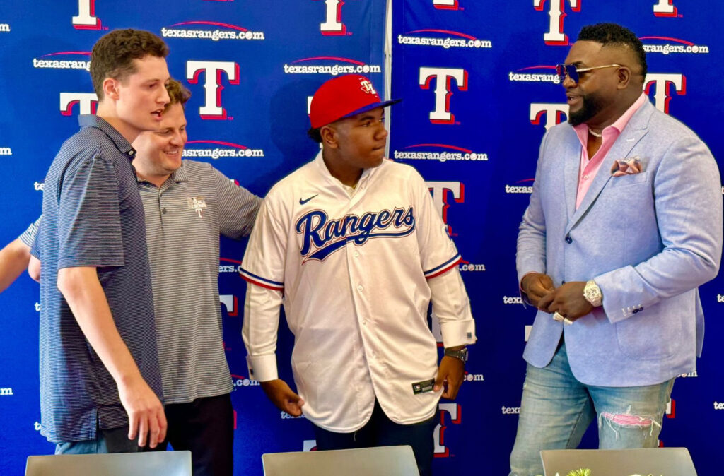 David Ortiz Jr. firma con los Rangers de Texas