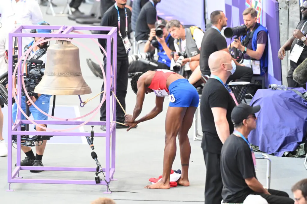 ¿Por qué Marileidy Paulino tocó una campana tras su oro en París 2024?