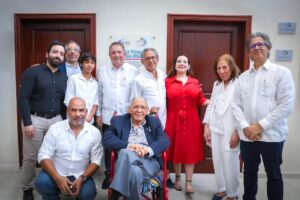 Franklin Polanco junto al director general del IDAC, Héctor Porcella; su familia y relacionados.