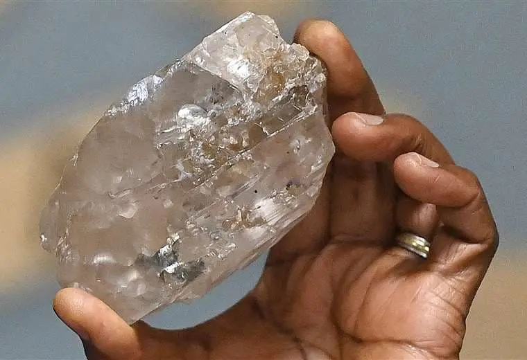 Descubren en Botsuana el segundo diamante más grande del mundo