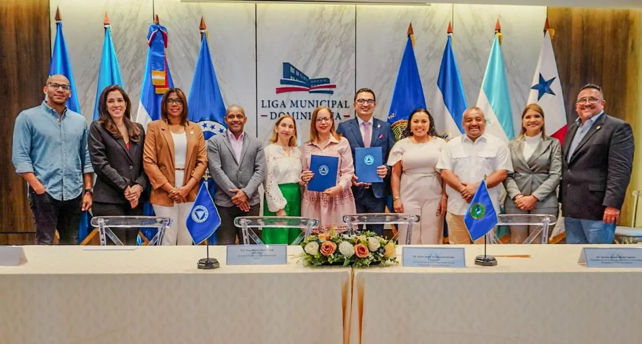 PARLACEN y Sociedad Dominicana de Infectología firman acuerdo de cooperación