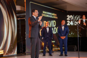 Premios Dominicanísimo 2024 reconoce a David Collado con el premio 