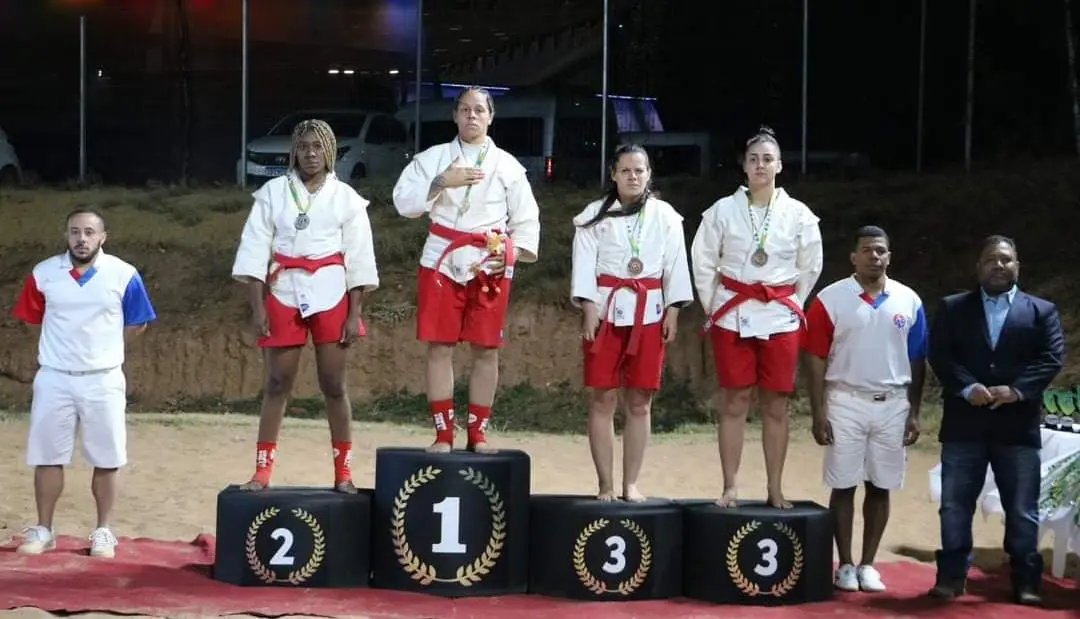 Sambo Playa María Peña, en los 65 kilos, brilló con el metal dorado en Sambo Playa.