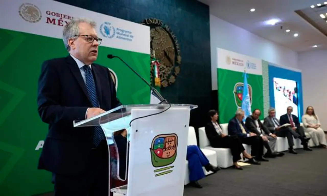 El coordinador residente del Sistema de Naciones Unidas en México, Peter Grohmann, en el X Foro Regional de Alimentación Escolar para América Latina y el Caribe este martes en Ciudad de México (México). EFE/José Méndez