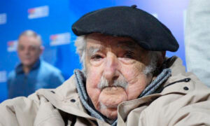 Fotografía del 27 de agosto de 2024 del expresidente de Uruguay José Mujica (2010-2015) en una reunión en Montevideo (Uruguay). EFE/ Sofía Torres