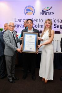 José Díaz, Juan Amell y Nicolle Valerio durante el reconocimiento. FUENTE EXTERNA