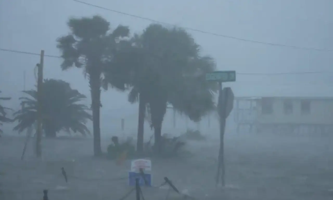 Impacto del huracán Francine en costa sureste de Estados Unidos.