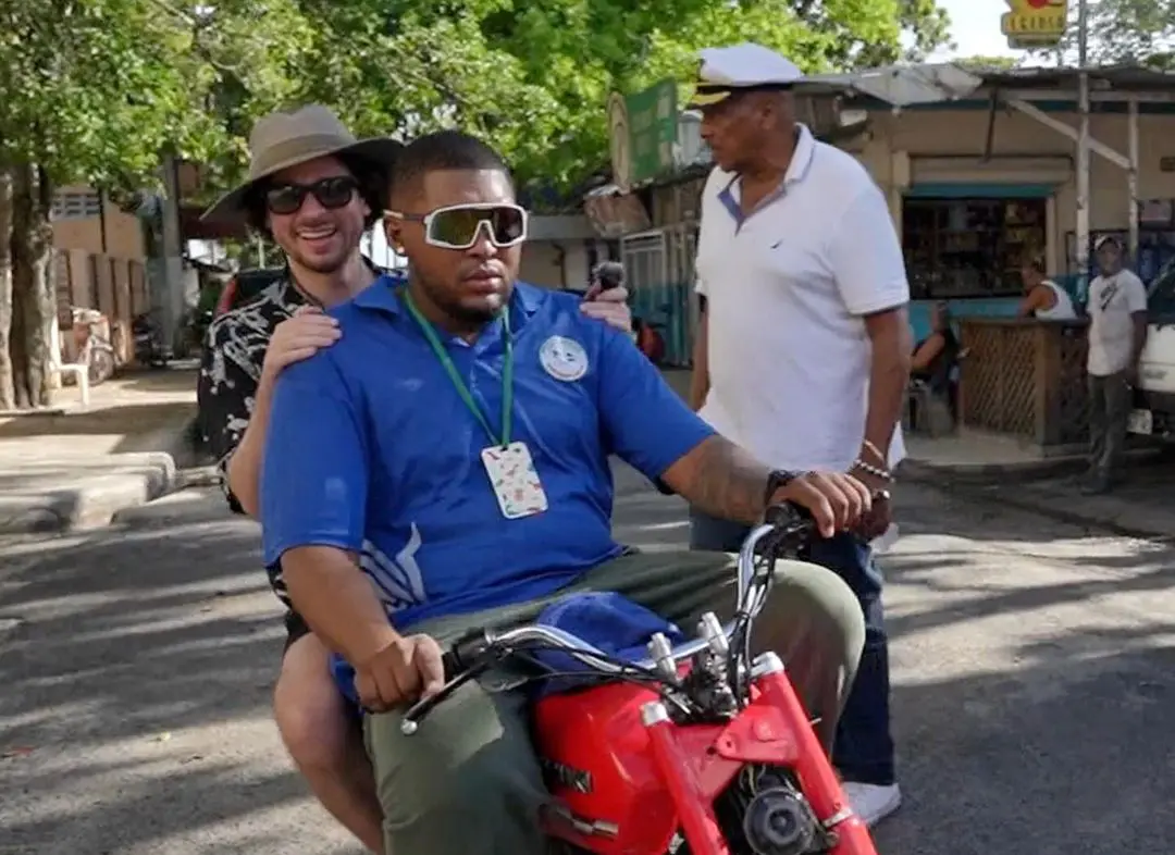 Luisito Comunica explora Santo Domingo: del Metro a Gualey