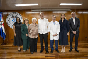 Doctores Elizabel De León, MaryCarmen Hazoury, Mercedes Toral de Hazoury, Jorge Olivero, Ammar Ibrahim, Vhyna Ortega y Eloy Alvarez. FUENTE EXTERNA