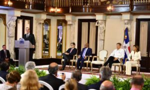 Reunión del presidente Luis Abinader y otros funcionarios, con el presidente de la Asamblea General de las Naciones Unidas, Abdulla Shahid, del 17 de junio del 2022. (Foto tomada de archivo)