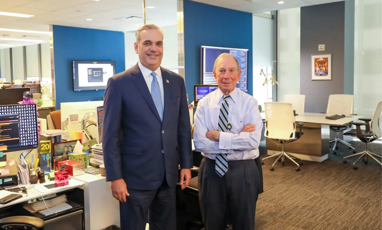 El presidente Luis Abinader y el empresario estadounidense Michael Bloomberg.