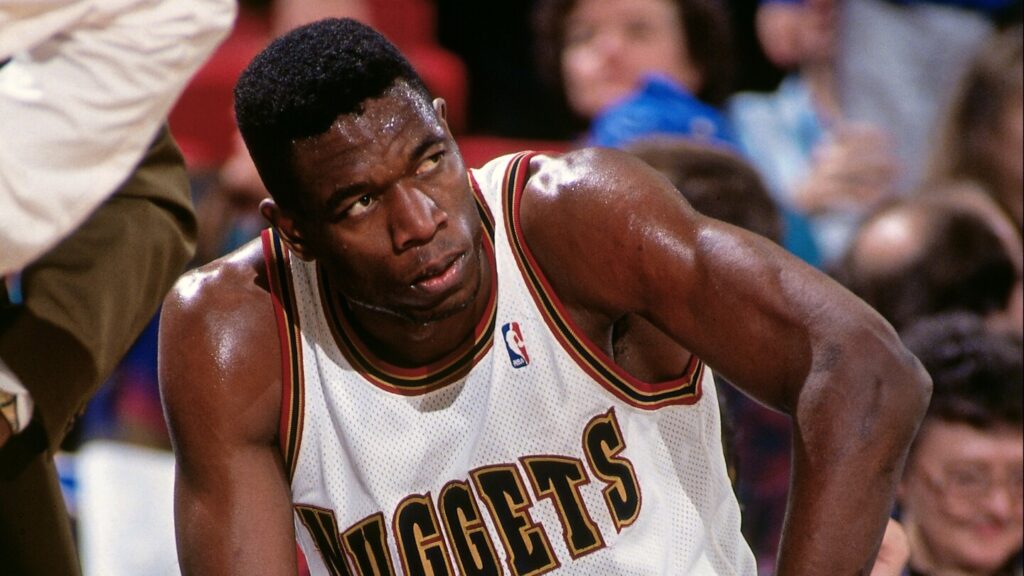 Dikembe Mutombo, uno de los grandes defensores en la historia de la NBA