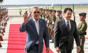 El presidente Luis Abinader junto al ministro designado de Educación en México, Mario Delgado. (Foto: fuente externa)