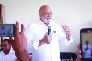 Roberto Fulcar, llamó a proteger su gobierno,