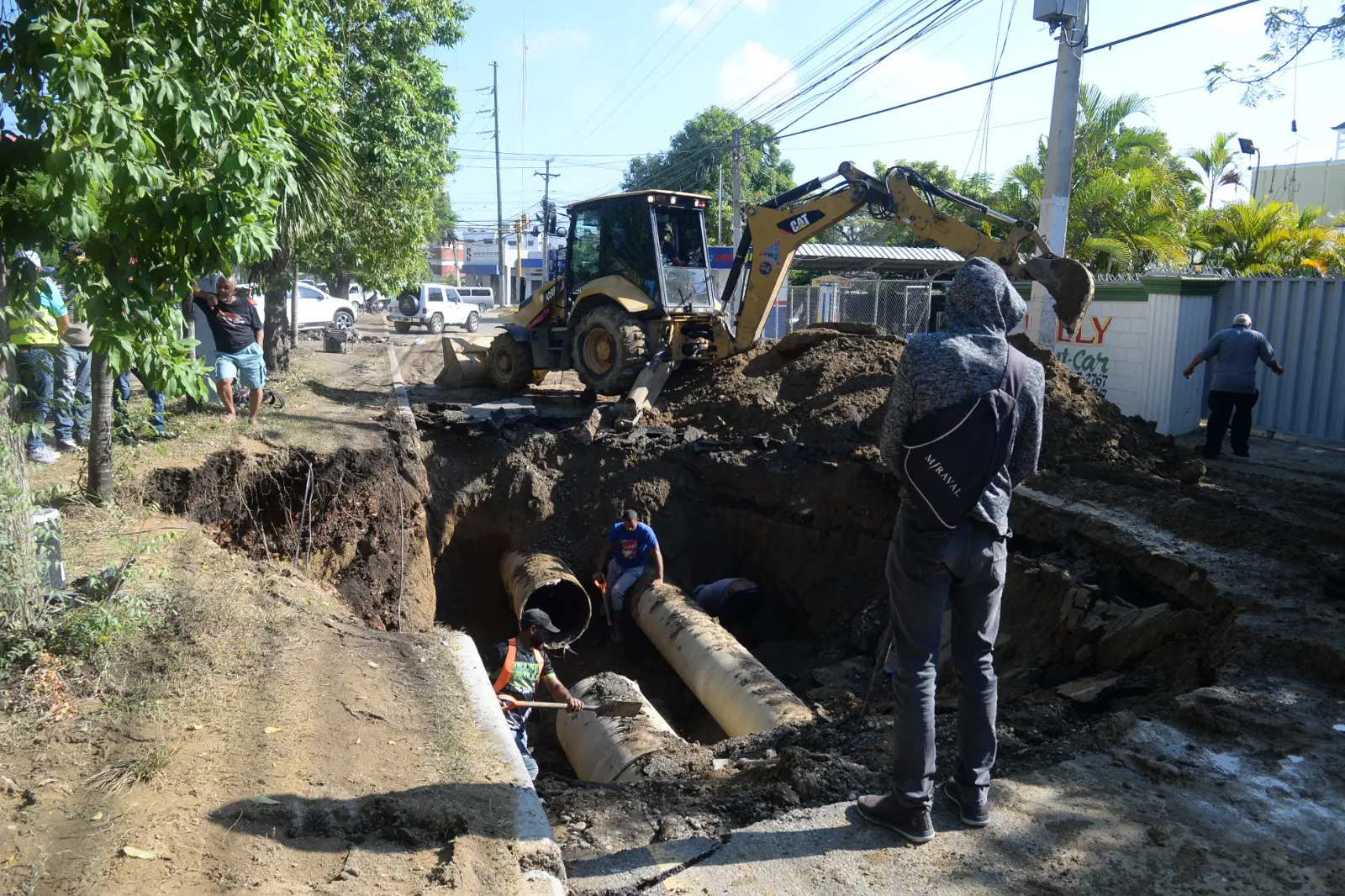 Explosión en tubería deja sin agua a varias comunidades de Santiago