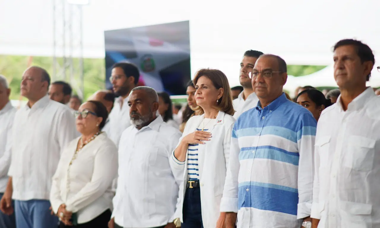 La vicepresidenta Raquel Peña y el ministro de Obras Públicas, Deligne Ascención.