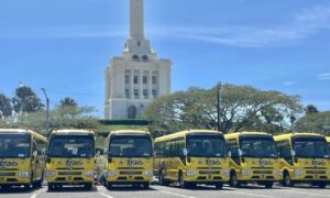 Entrega de 150 autobuses eléctricos a la comunidad estudiantil de la provincia de Santiago. (Foto: fuente externa)