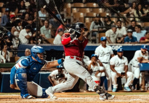 Jhon Nuñez llevó el poder del cacao a Santo Domingo en la segunda jornada de la pelota invernal