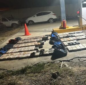 Autoridades ocupan 192 paquetes de presunta Cocaina y detuvieron una persona en la 70 Montecristi