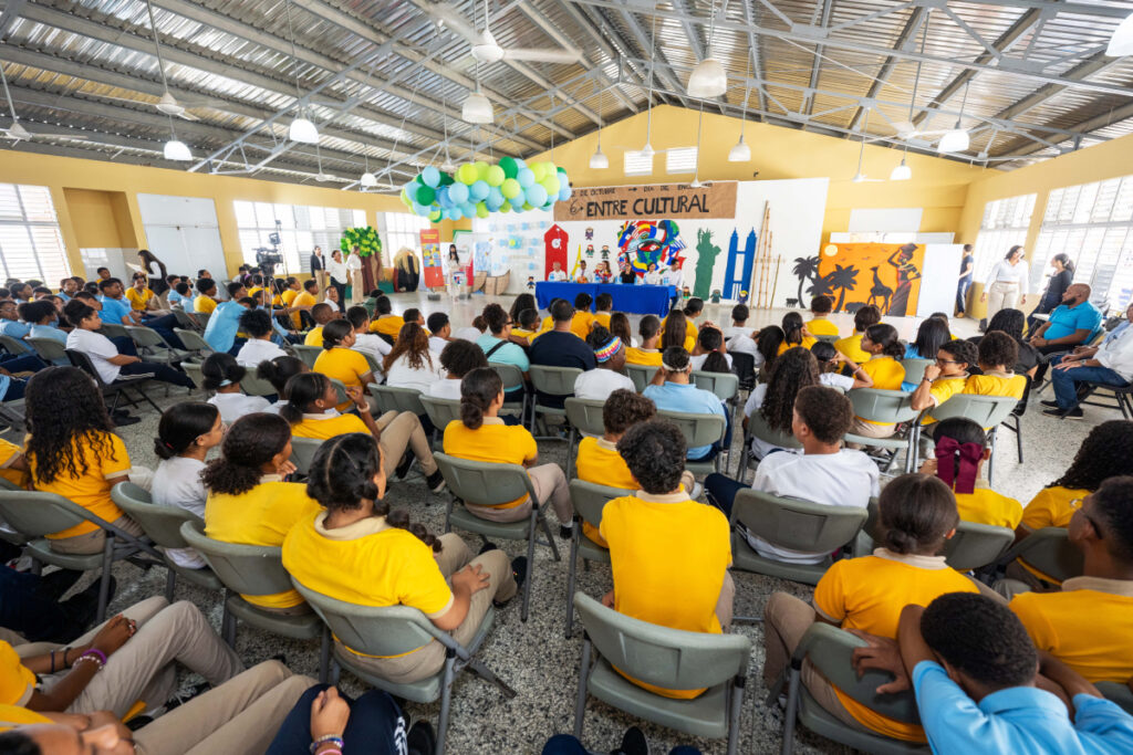 Centros educativos de Santiago, Espaillat y Villa Gautier se benefician de la iniciativa de apoyo escolar de la Fundación Estrella y Progracademy