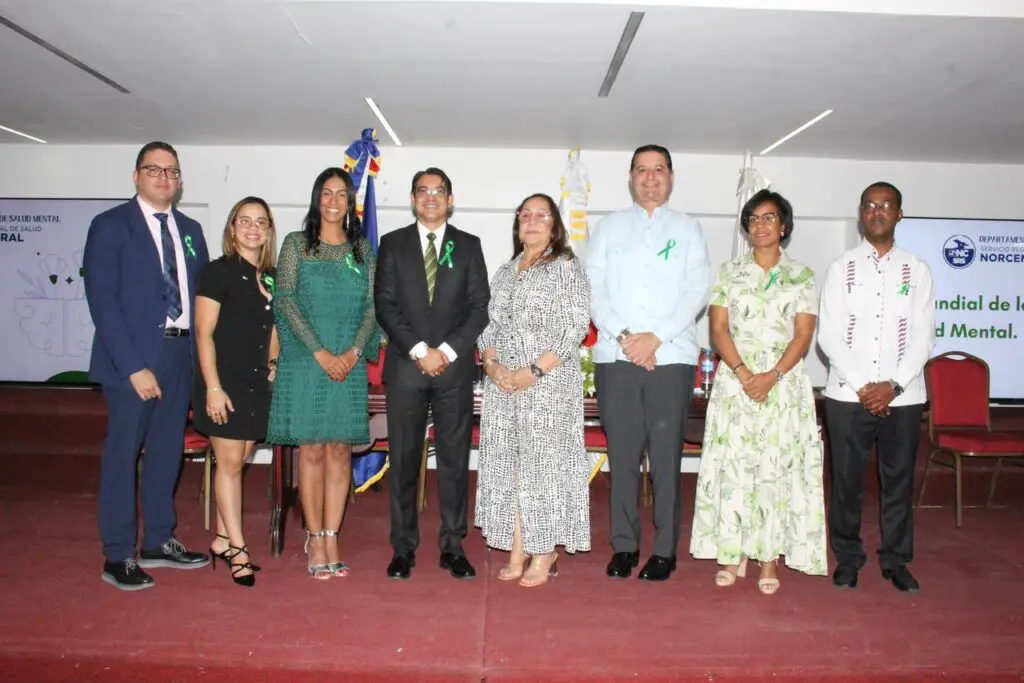 SRS Norcentral dicta conferencia «Humanización en Salud Mental» por el día de la salud mental en Santiago