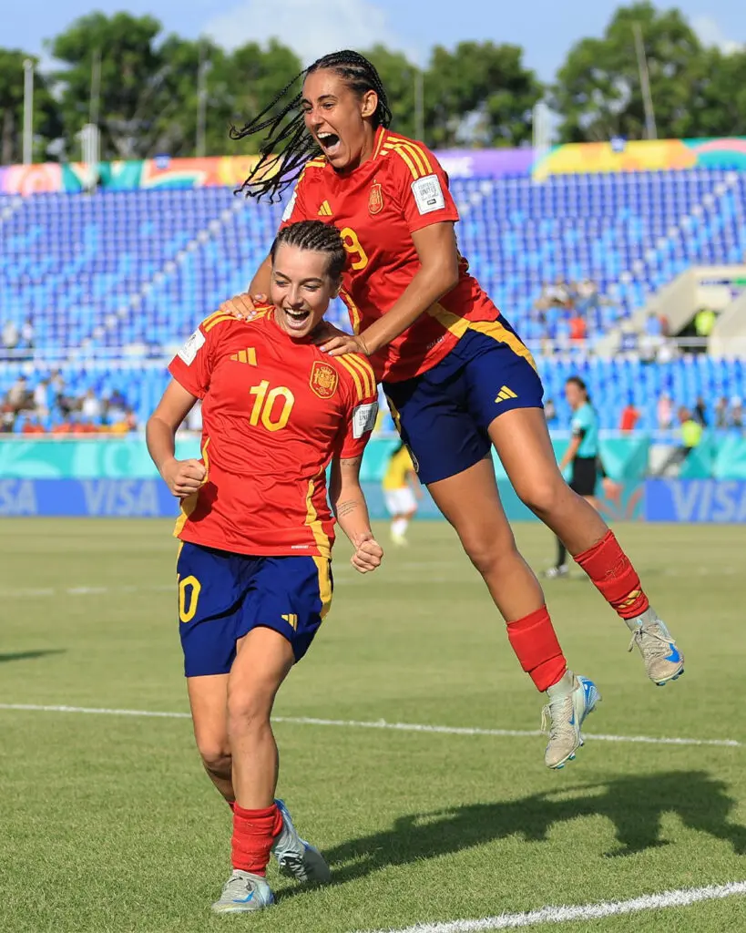 Por "La Rojita", Pau Comendador (tres goles) y Celia Segura (dos goles) convirtieron los tantos.