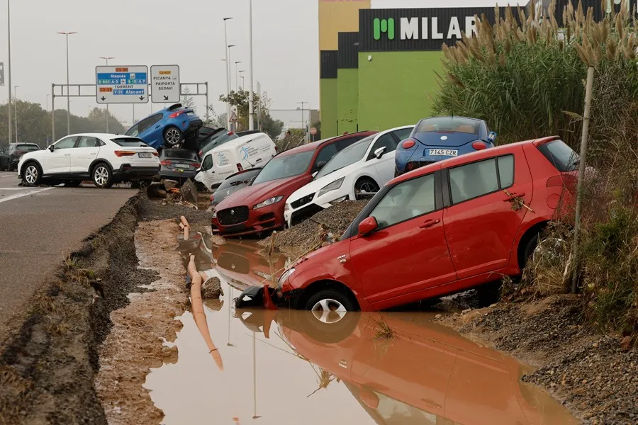 Defensa aumenta su despliegue en zonas de Valencia y Albacete ante los efectos de la dana