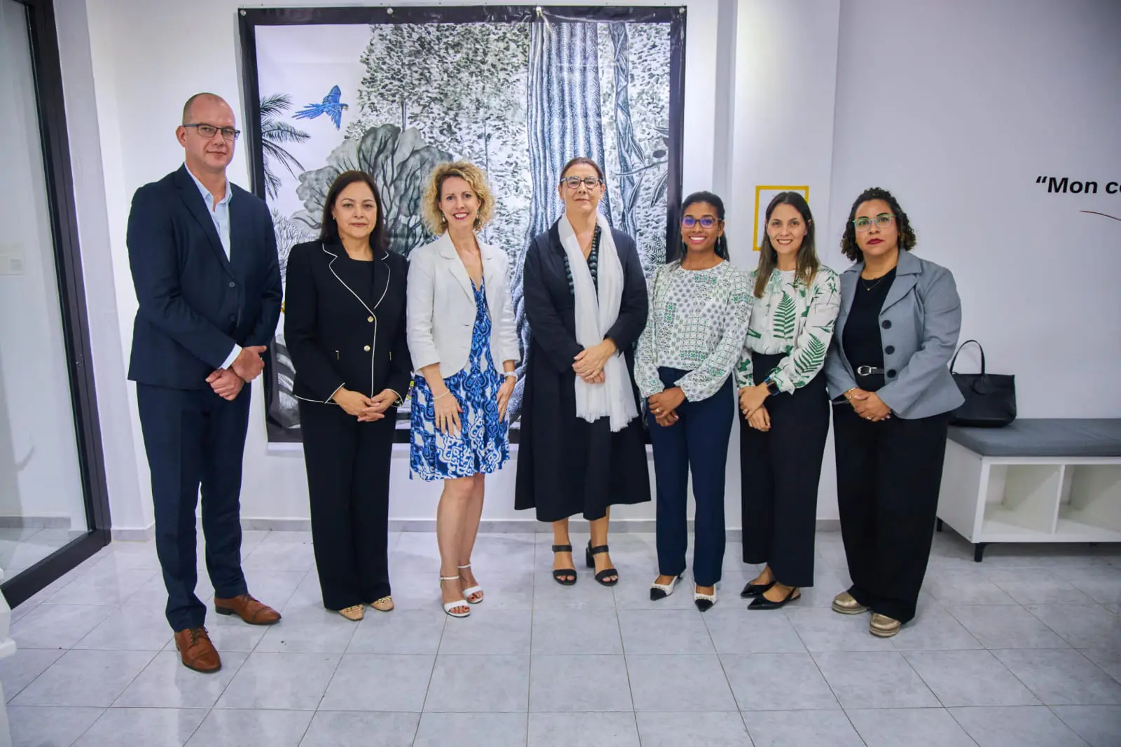 La embajadora de Francia realiza visita a la Alianza Francesa en Santiago