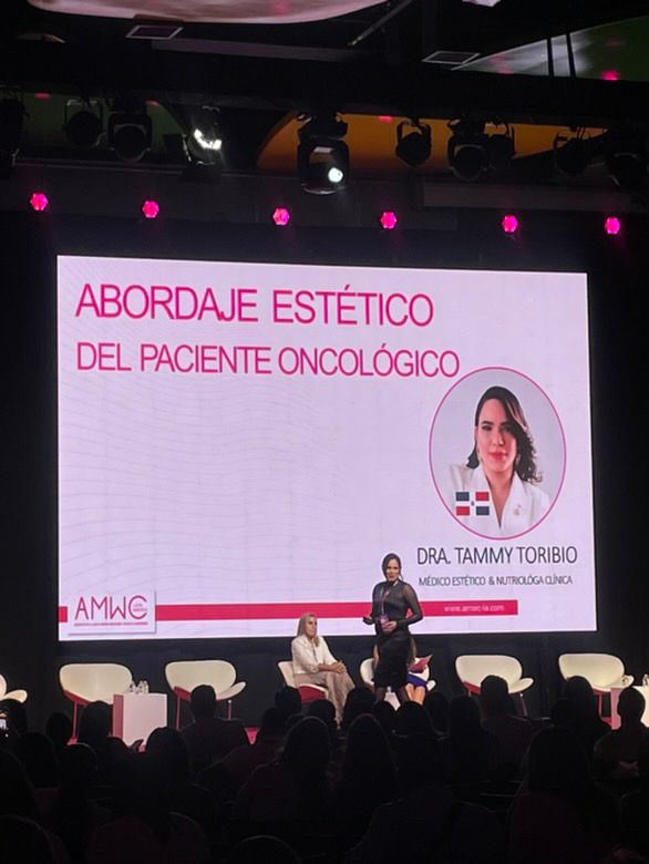 La doctora especialista en medicina estética durante su participación en el congreso