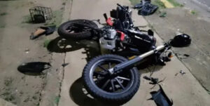 Muere joven tras impactar motocicleta contra una pared