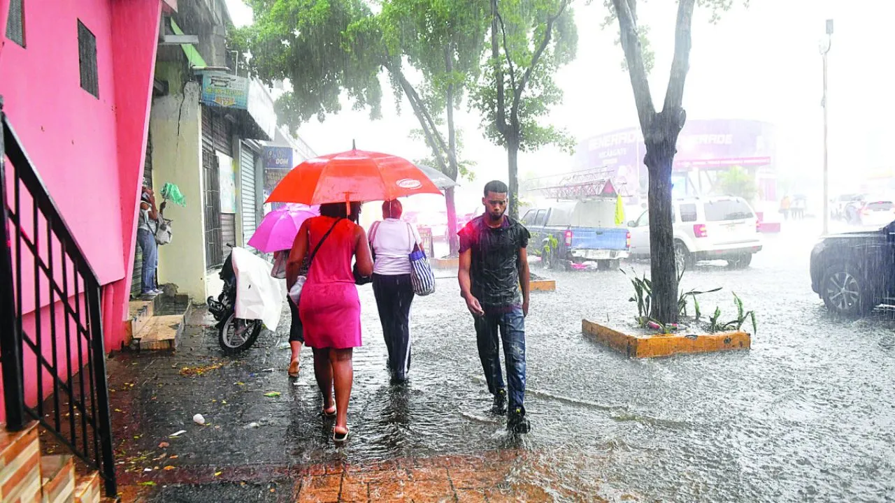 ¡No olvides tu paraguas! Las lluvias continúan este lunes