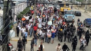 Choferes de cinco rutas concho protestan por inclusión planes gobierno