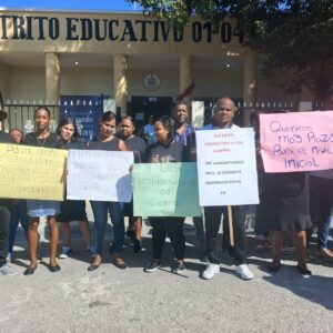 Postulantes de tres municipios de la provincia Barahona, exigen nombramientos y critican al MINERD por considerar contrataciones temporales