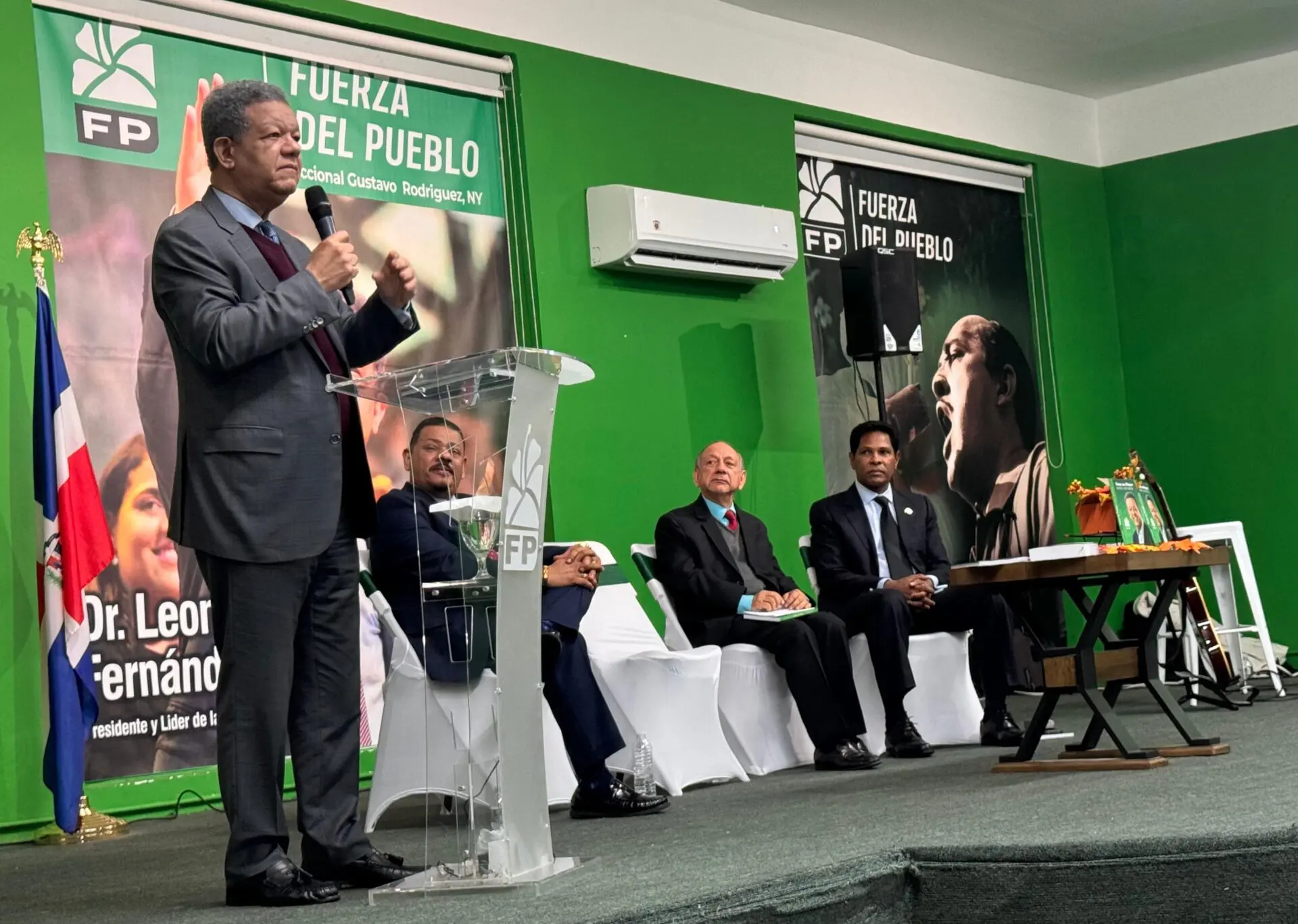 Leonel Fernández presenta en Nueva York el libro “Fuerza del Pueblo: Razón Histórica”