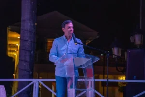 Roberto Ángel Salcedo inaugura programa «Parques de Navidad»