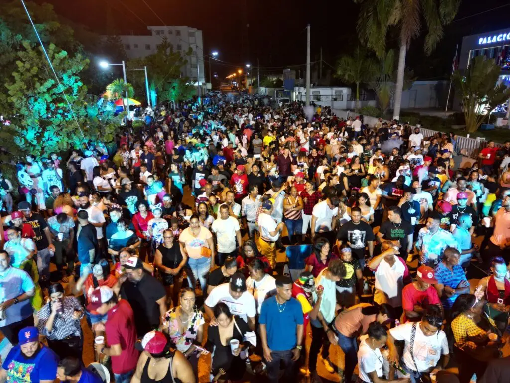 Merengue, bachara, salsa, merengue típico y dembow se gozan los habitantes de todas las localidades.