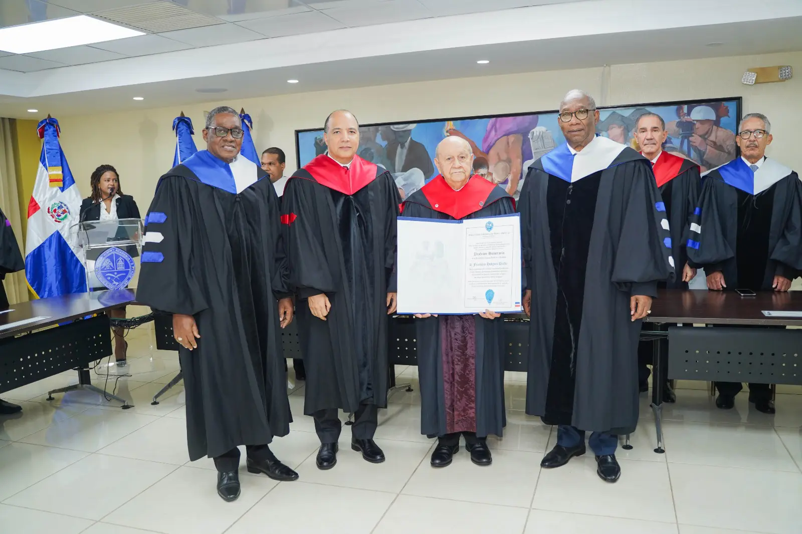 UASD inviste Profesor Honorario al Dr. Franklyn Holguín Haché, rector de Unapec