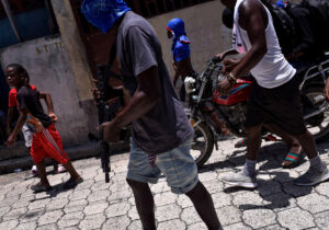 En Puerto Príncipe, alrededor de 1,2 millones de niños viven bajo una constante amenaza de violencia armada