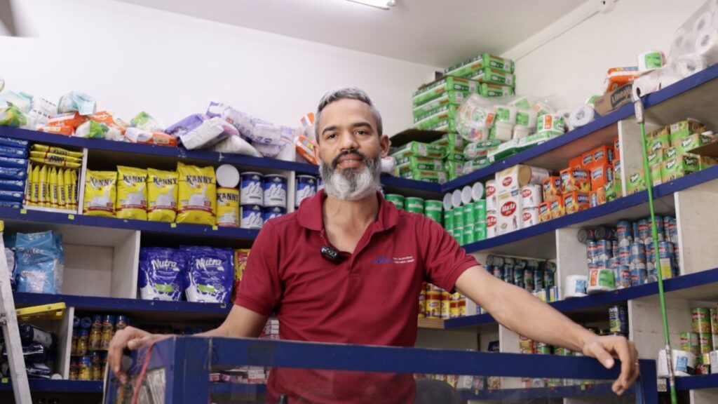 José Luis Jiménez, colmadero en San Carlos