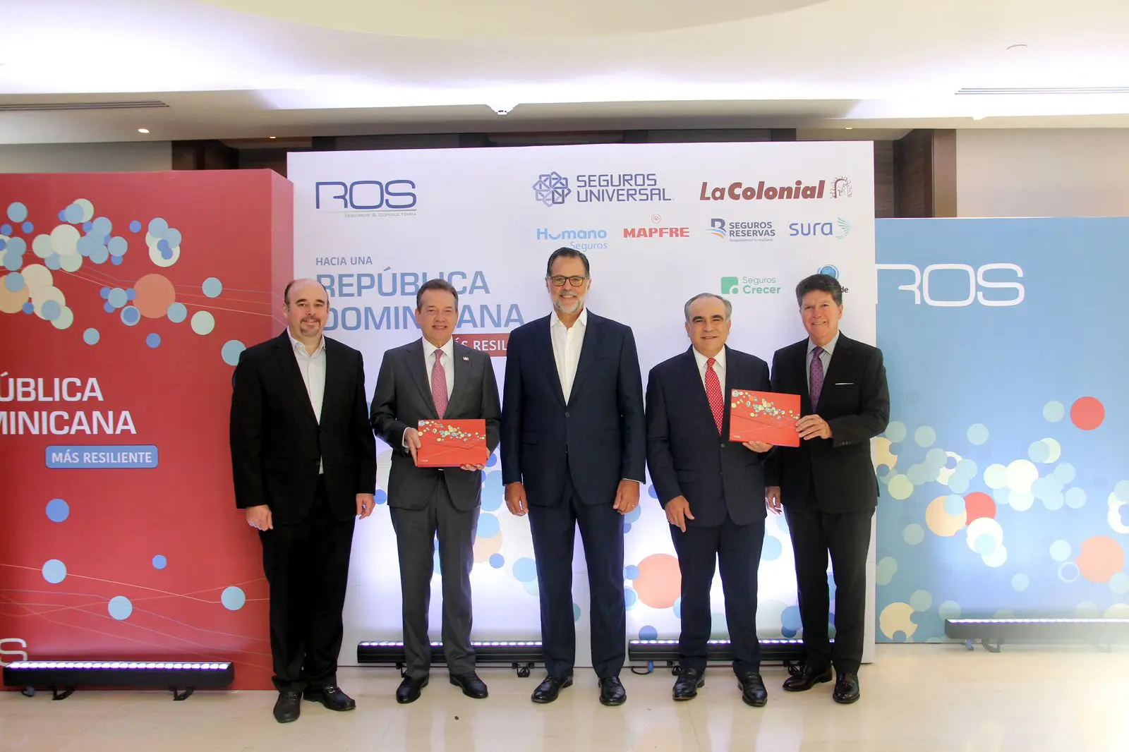 Ros Seguros y Consultoría presentó el libro "Hacia una RD más Resiliente"