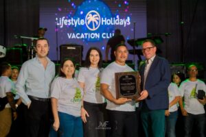 Grupo Lifestyle celebra en grande fiesta de Navidad para sus servidores